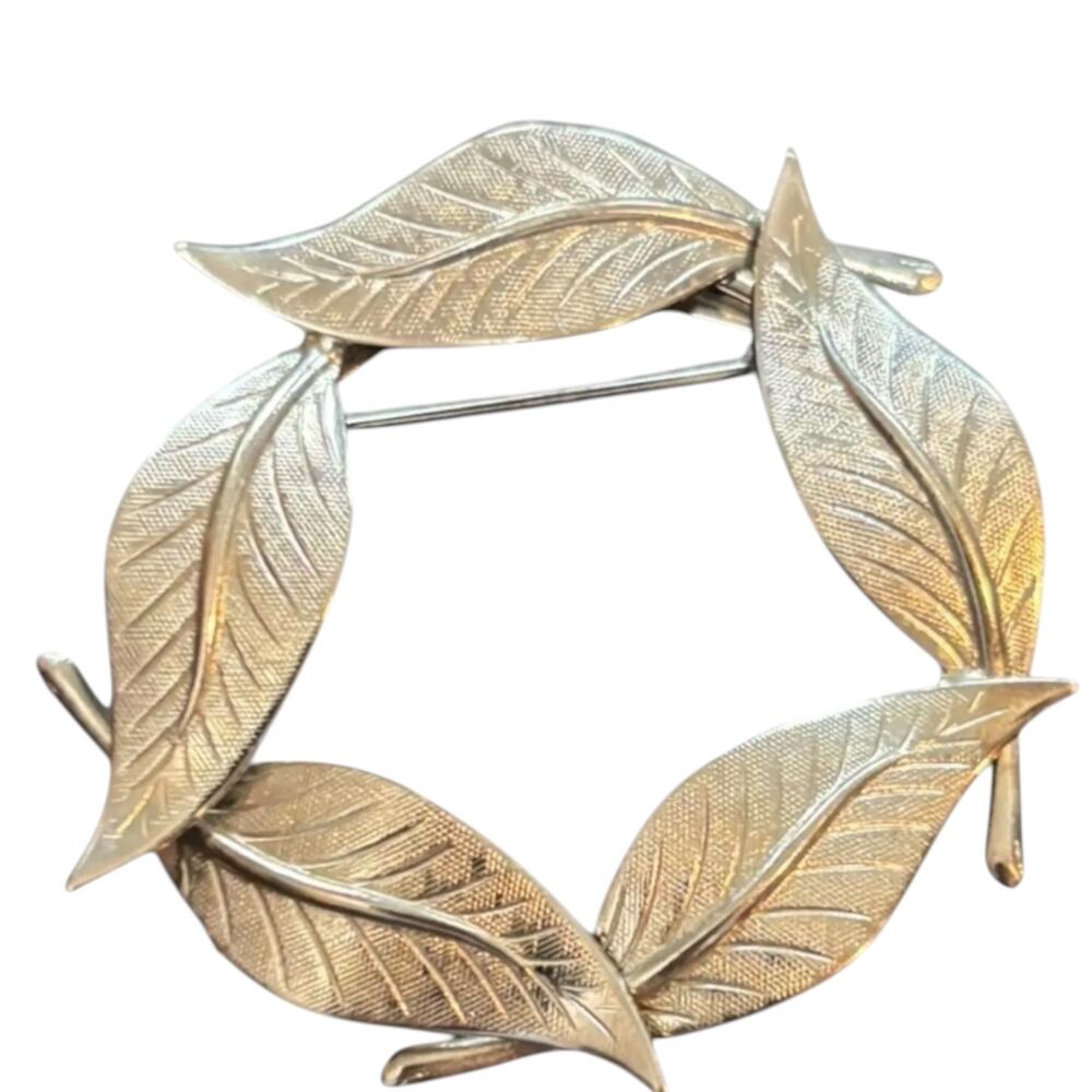 Vintage Silver Tone Leaf Wreath Brooch Circle Textured Botanical Classic Minimal